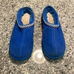 Ugg Womens 6 Slippers